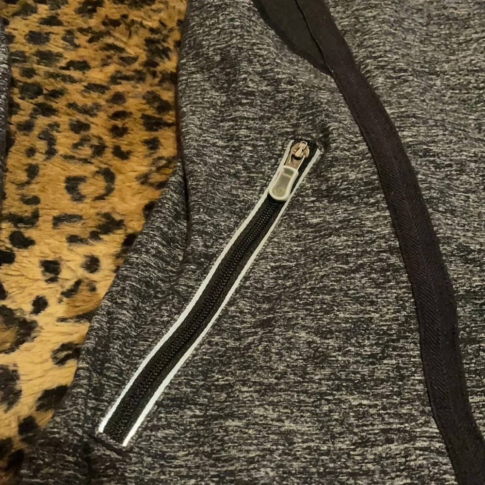 Women’s lululemon athletic/running quarter zip - Picture 6 of 6